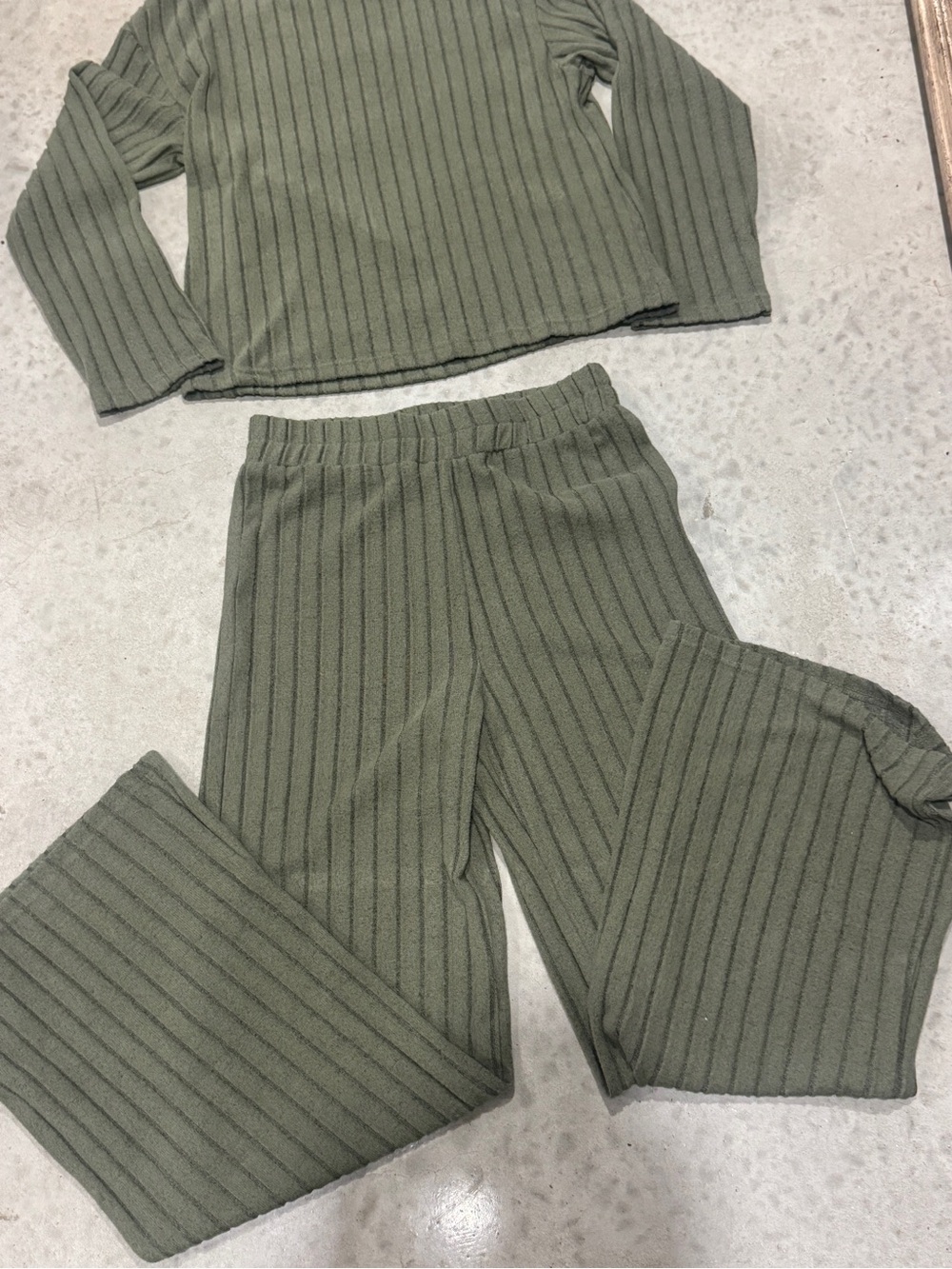 Apple Olive Ribbed Knit Set